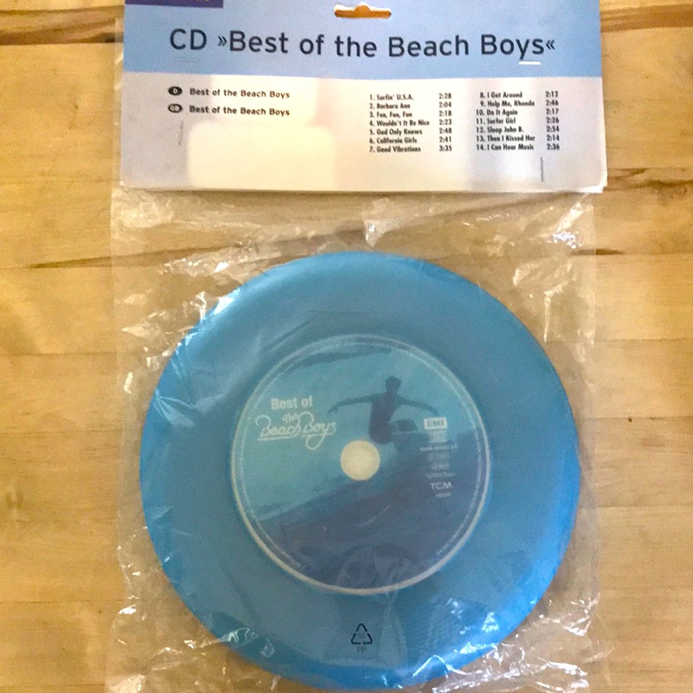 TCHIBO GERMAN ISSUED BEACH BOYS CD/FRISBEE